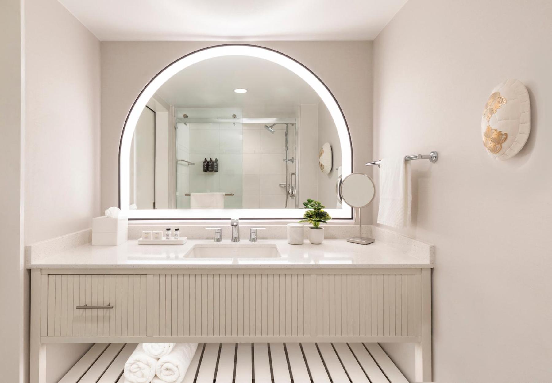 The Singer Oceanfront Resort, Curio Collection By Hilton Riviera Beach Exteriér fotografie