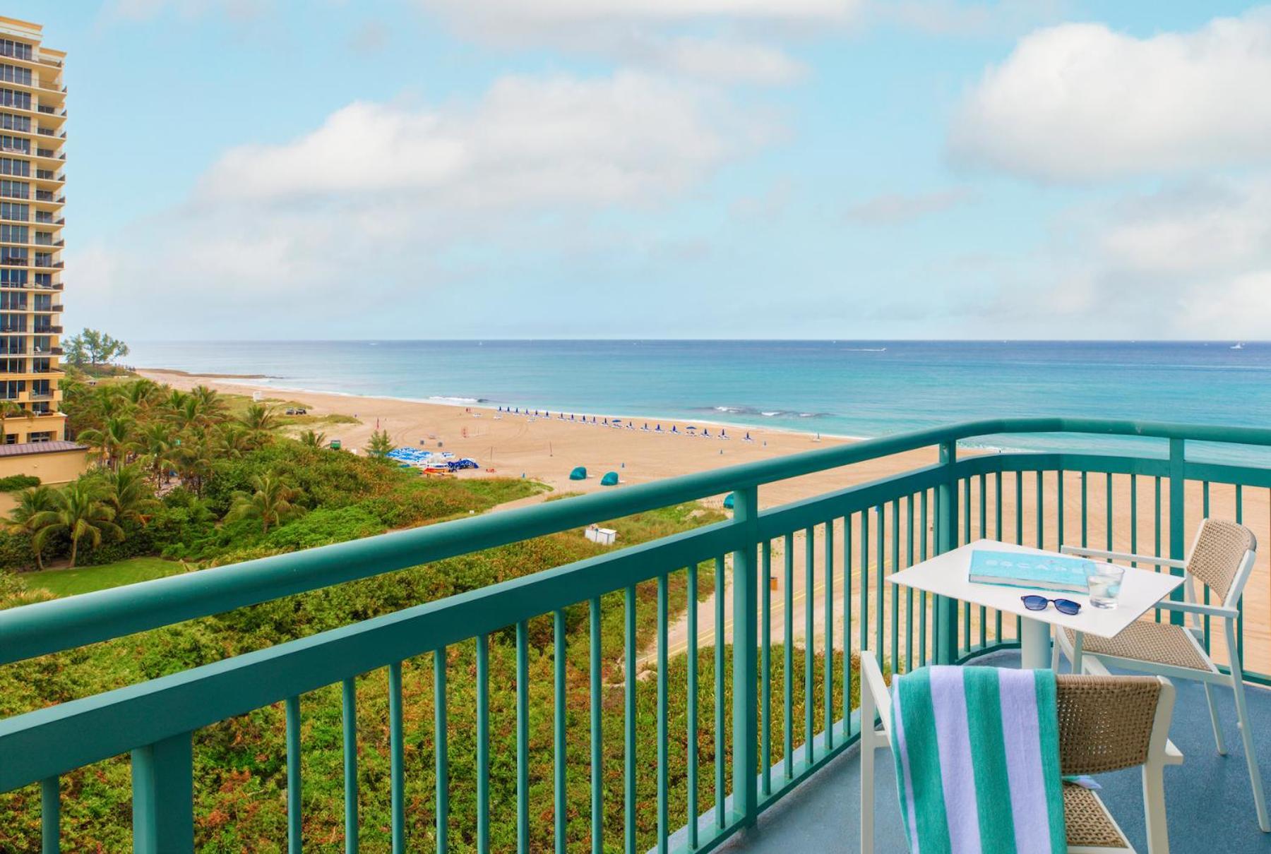 The Singer Oceanfront Resort, Curio Collection By Hilton Riviera Beach Exteriér fotografie