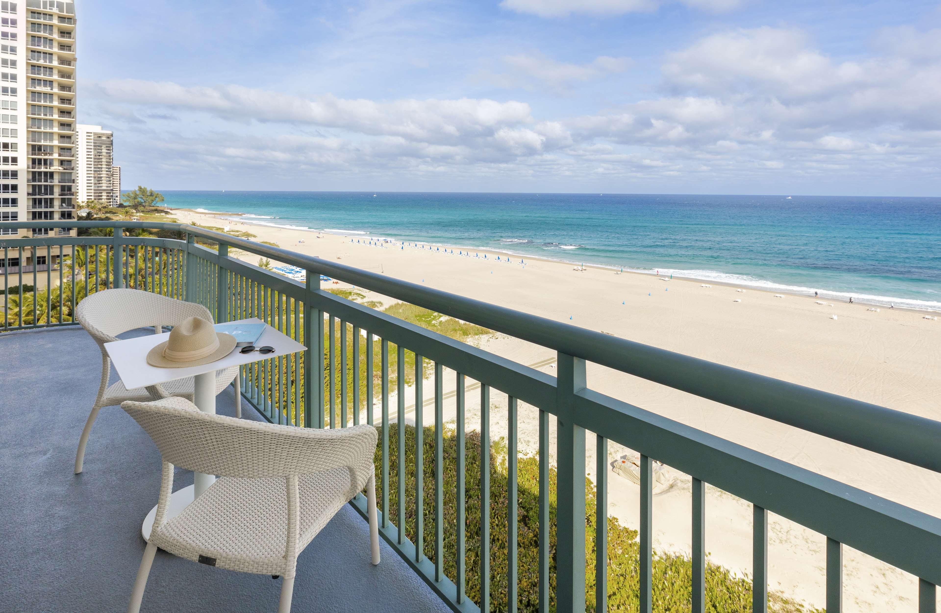 The Singer Oceanfront Resort, Curio Collection By Hilton Riviera Beach Exteriér fotografie