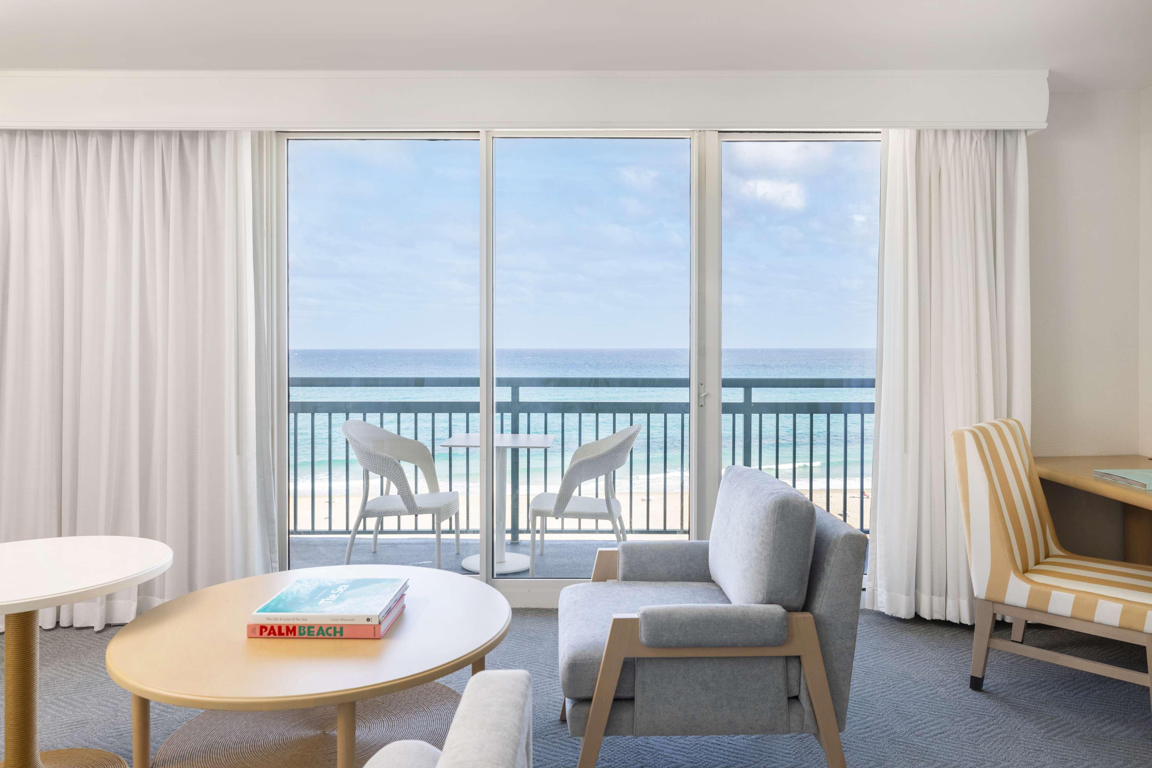 The Singer Oceanfront Resort, Curio Collection By Hilton Riviera Beach Exteriér fotografie