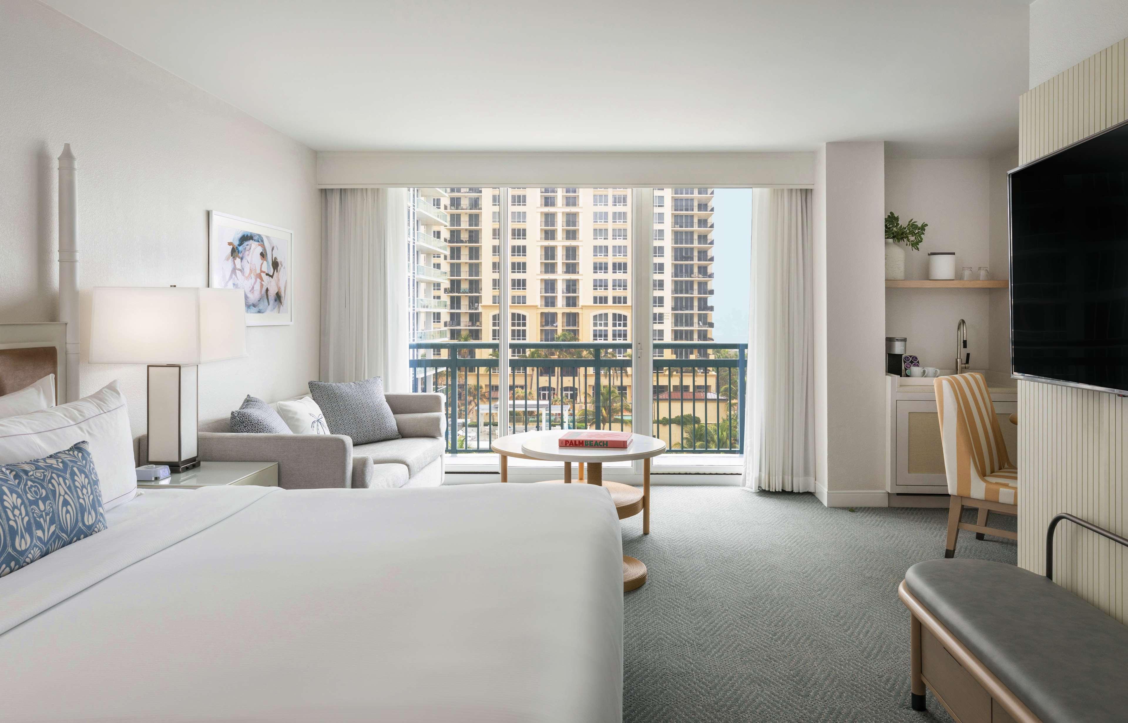 The Singer Oceanfront Resort, Curio Collection By Hilton Riviera Beach Exteriér fotografie