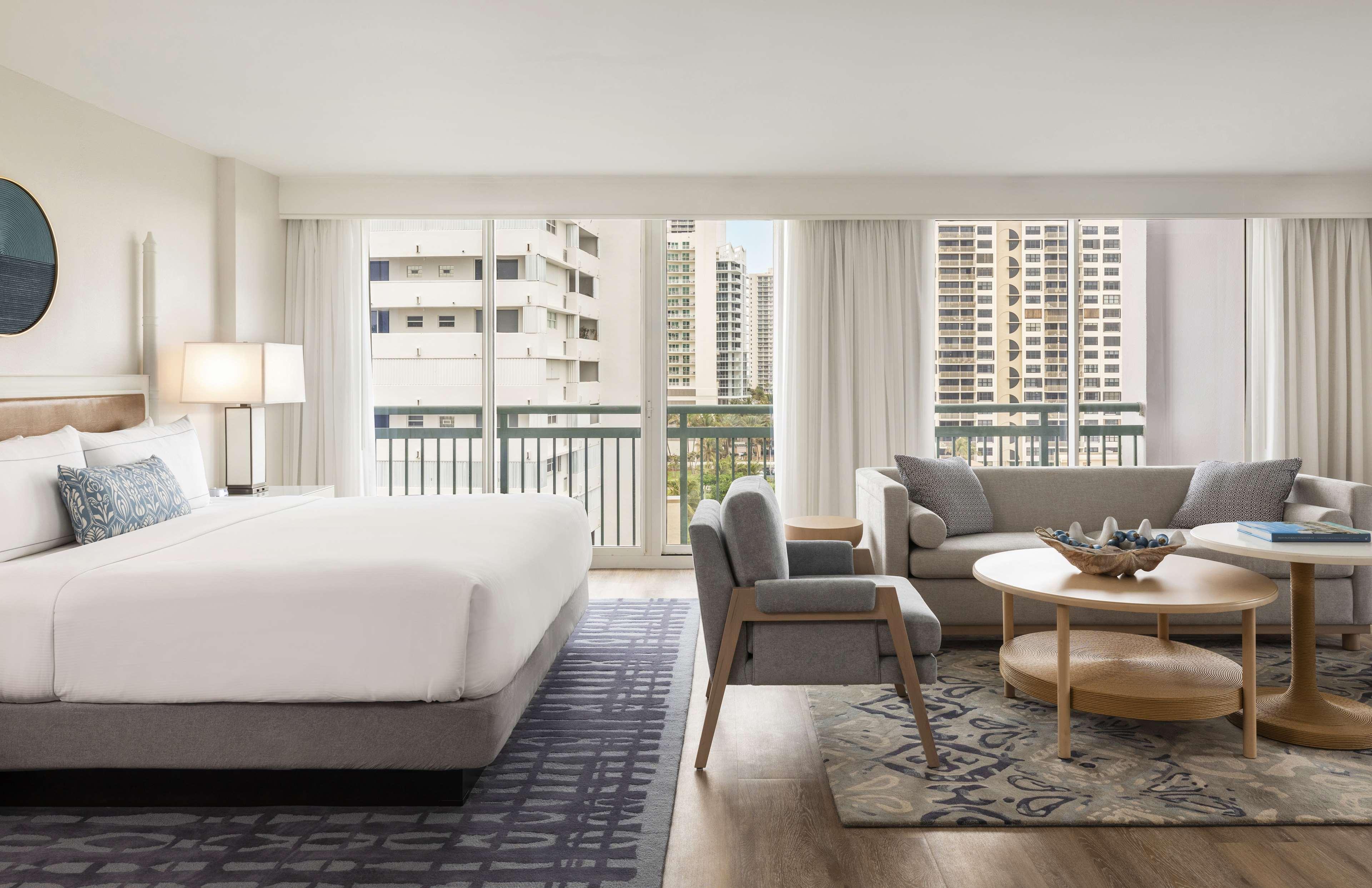 The Singer Oceanfront Resort, Curio Collection By Hilton Riviera Beach Exteriér fotografie
