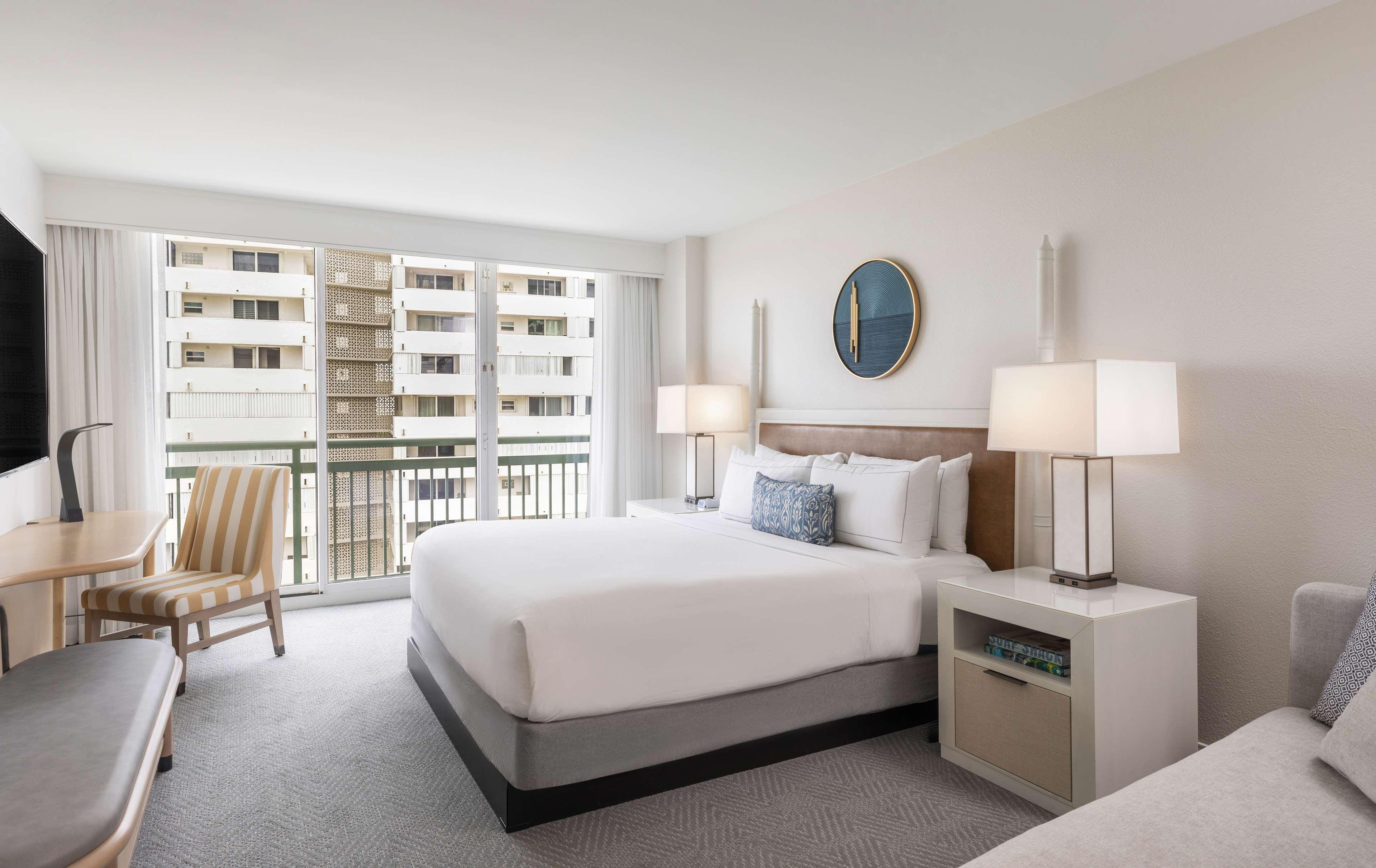 The Singer Oceanfront Resort, Curio Collection By Hilton Riviera Beach Exteriér fotografie