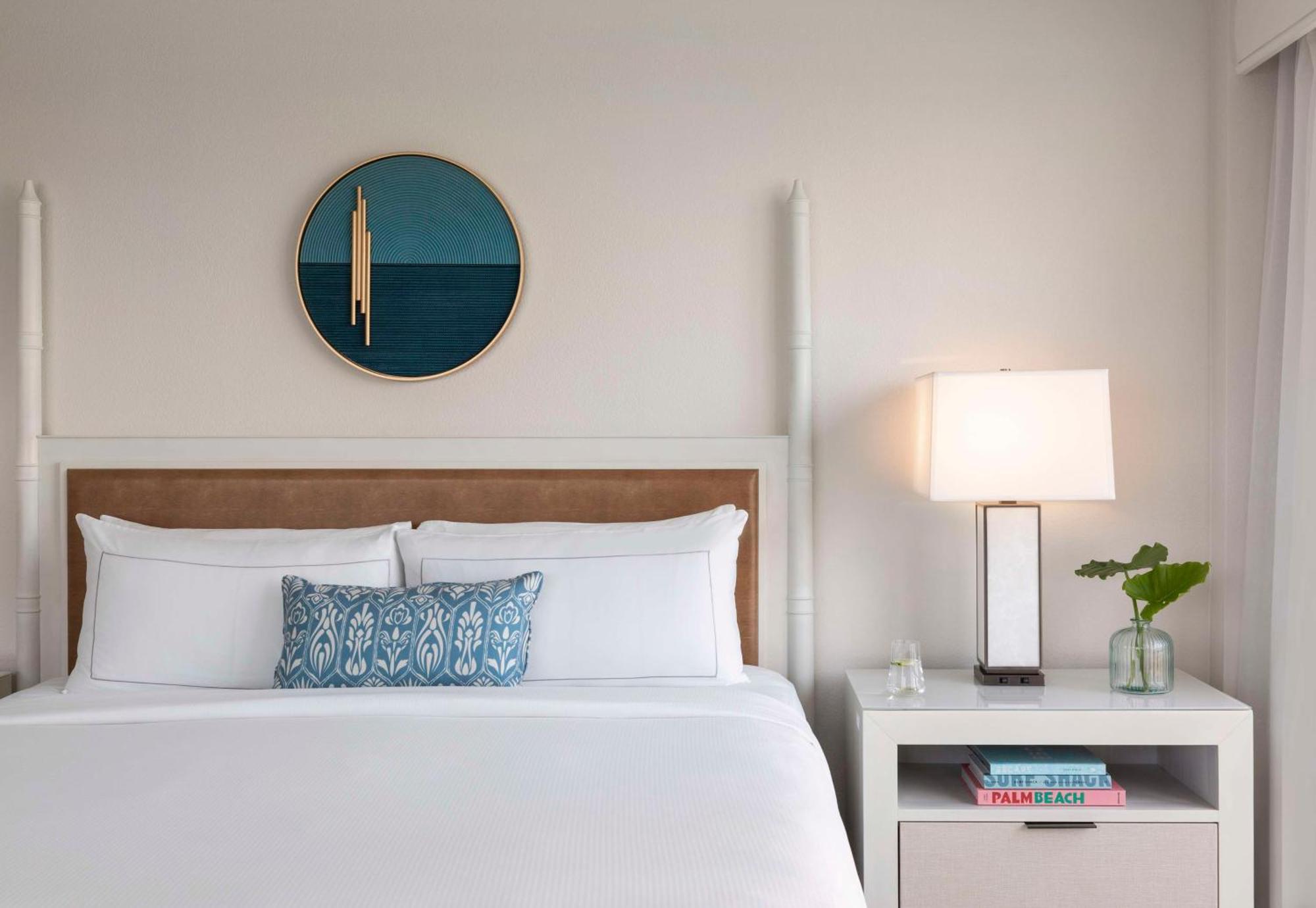 The Singer Oceanfront Resort, Curio Collection By Hilton Riviera Beach Exteriér fotografie