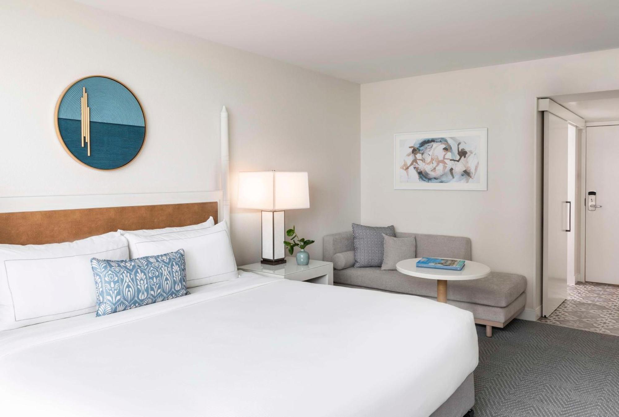 The Singer Oceanfront Resort, Curio Collection By Hilton Riviera Beach Exteriér fotografie