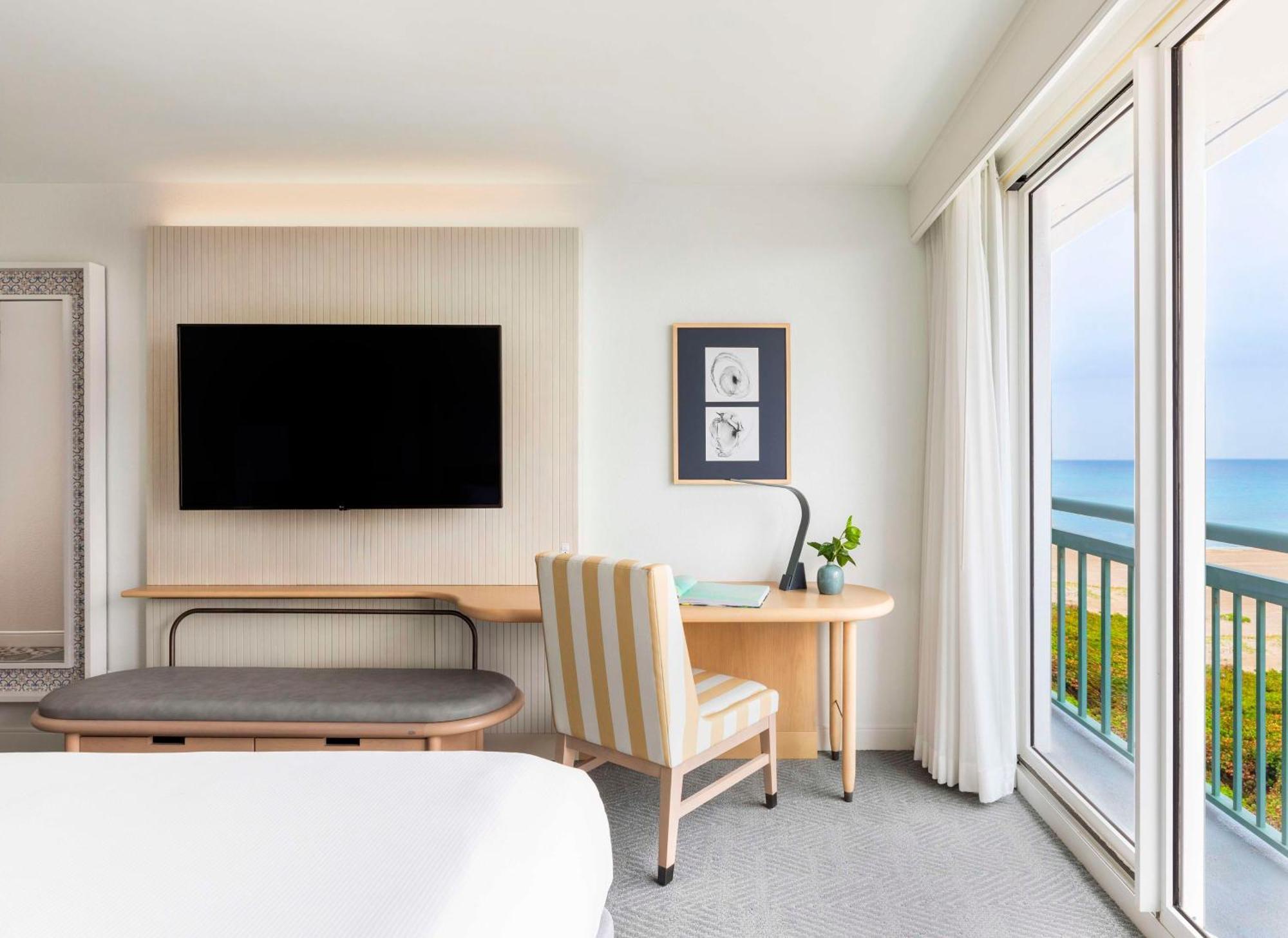The Singer Oceanfront Resort, Curio Collection By Hilton Riviera Beach Exteriér fotografie