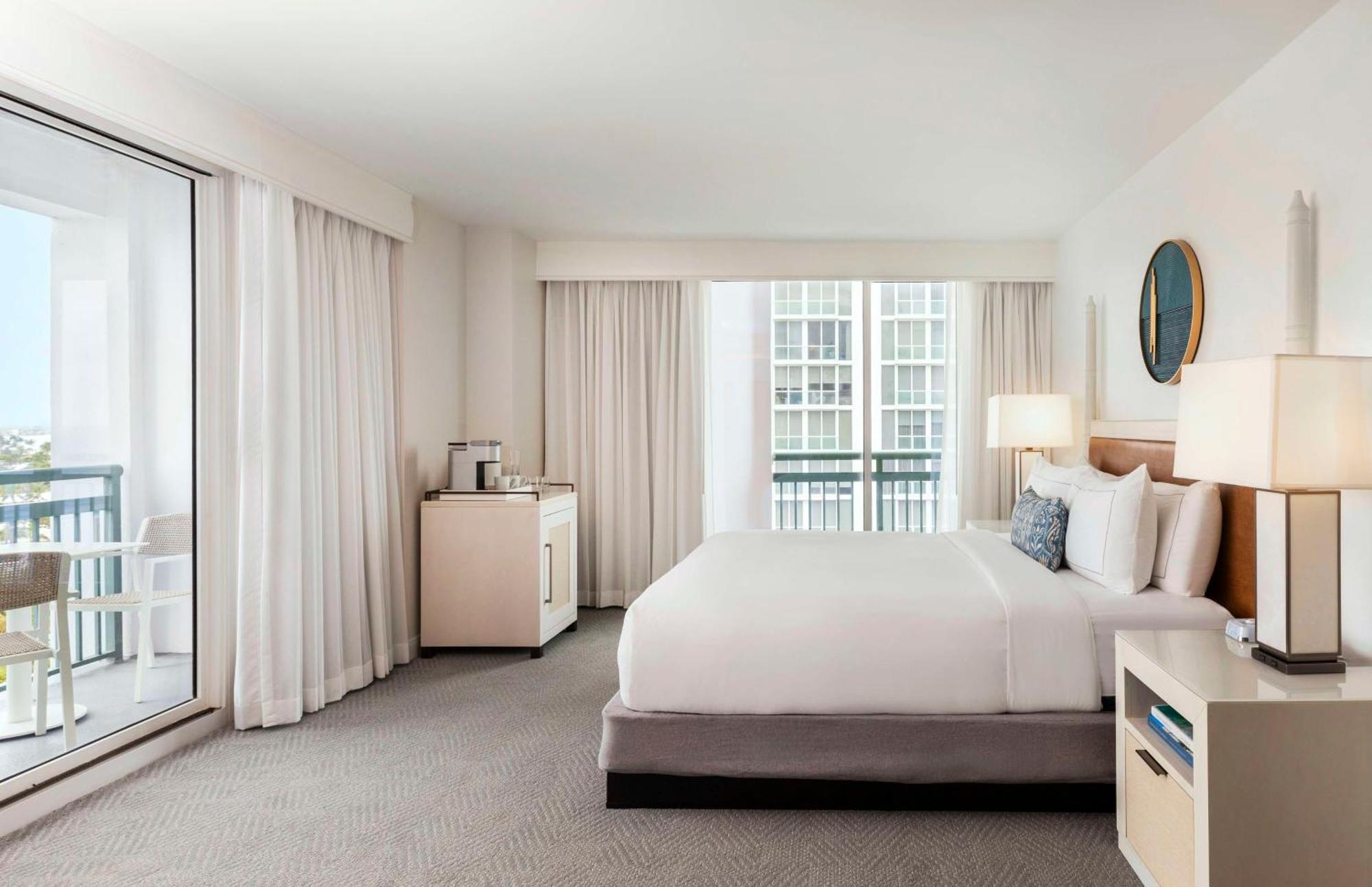 The Singer Oceanfront Resort, Curio Collection By Hilton Riviera Beach Exteriér fotografie