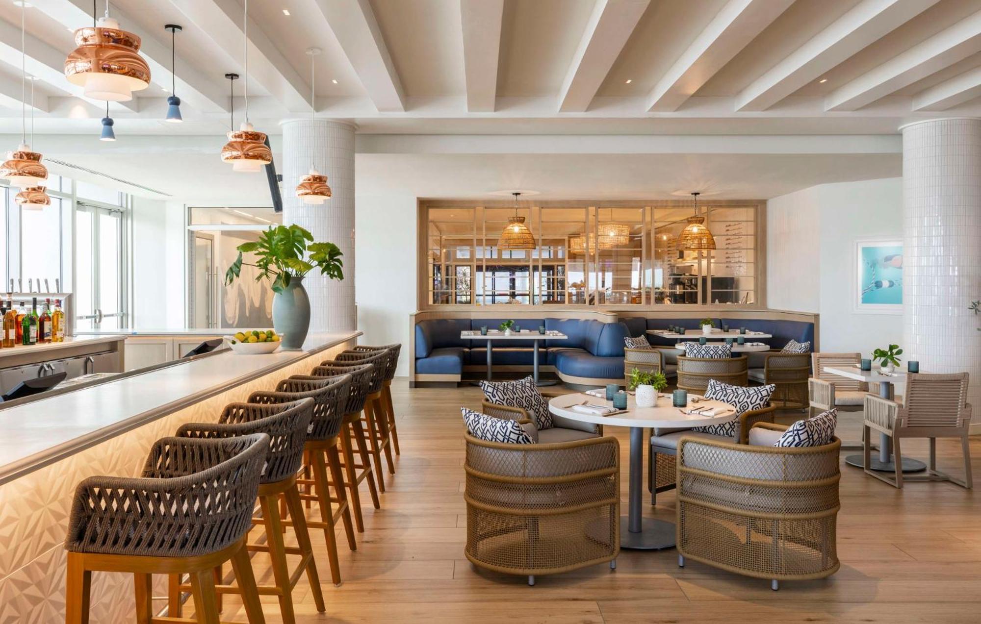 The Singer Oceanfront Resort, Curio Collection By Hilton Riviera Beach Exteriér fotografie