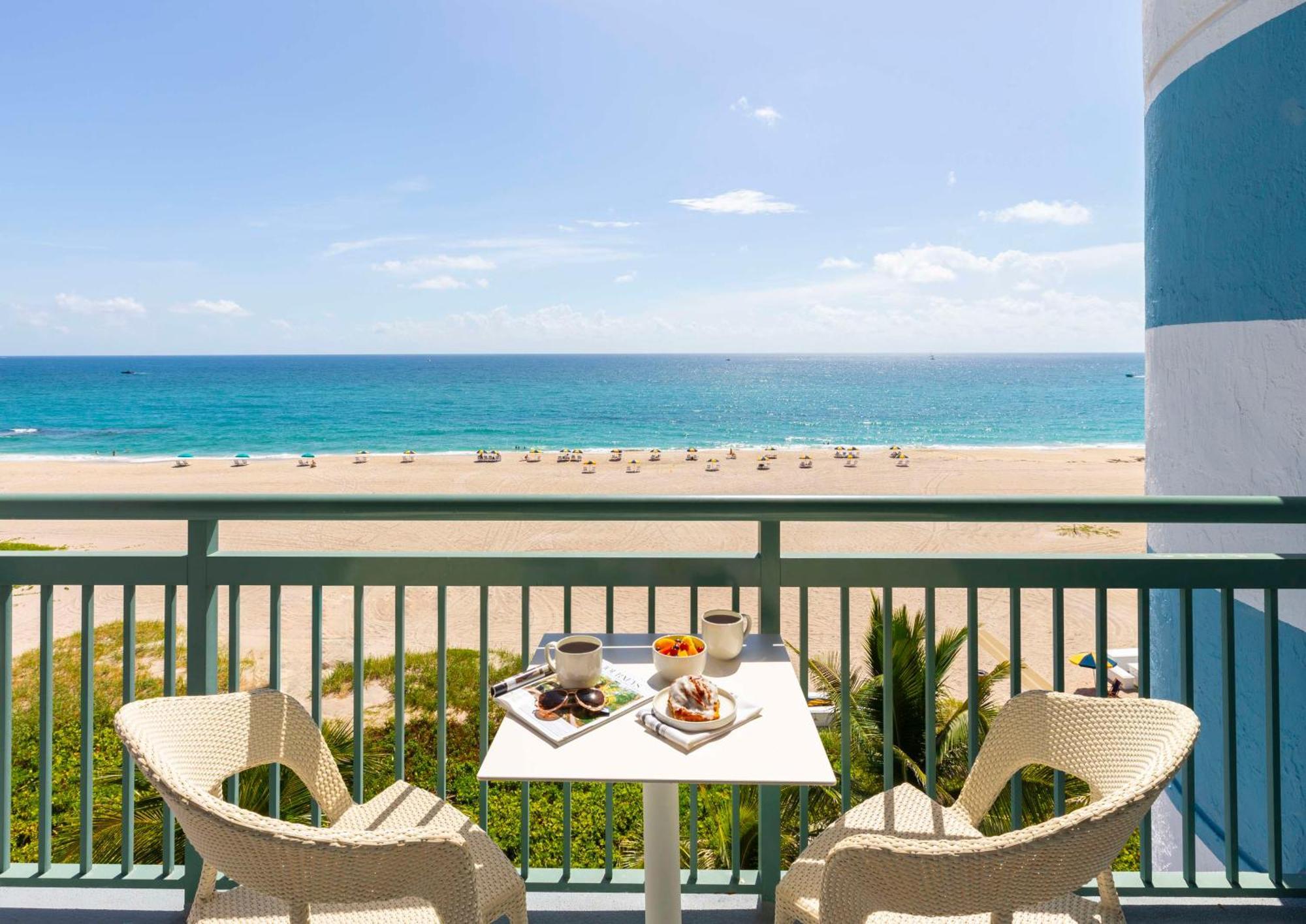The Singer Oceanfront Resort, Curio Collection By Hilton Riviera Beach Exteriér fotografie