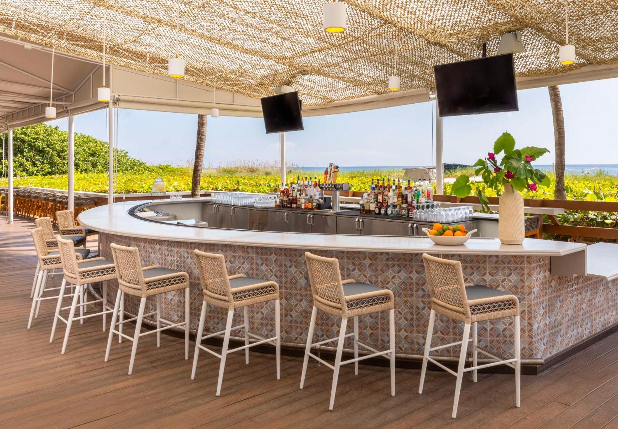 The Singer Oceanfront Resort, Curio Collection By Hilton Riviera Beach Exteriér fotografie