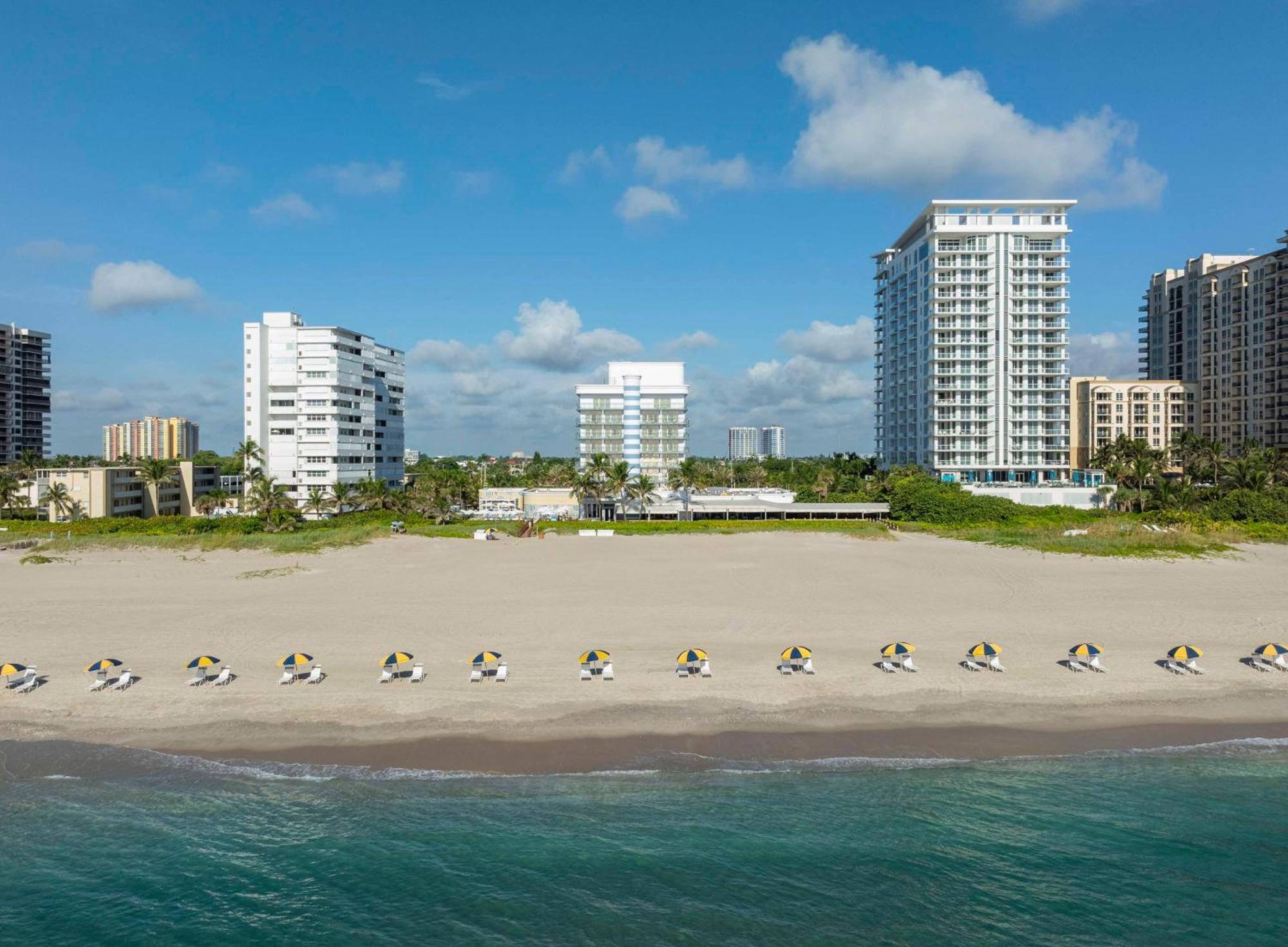 The Singer Oceanfront Resort, Curio Collection By Hilton Riviera Beach Exteriér fotografie