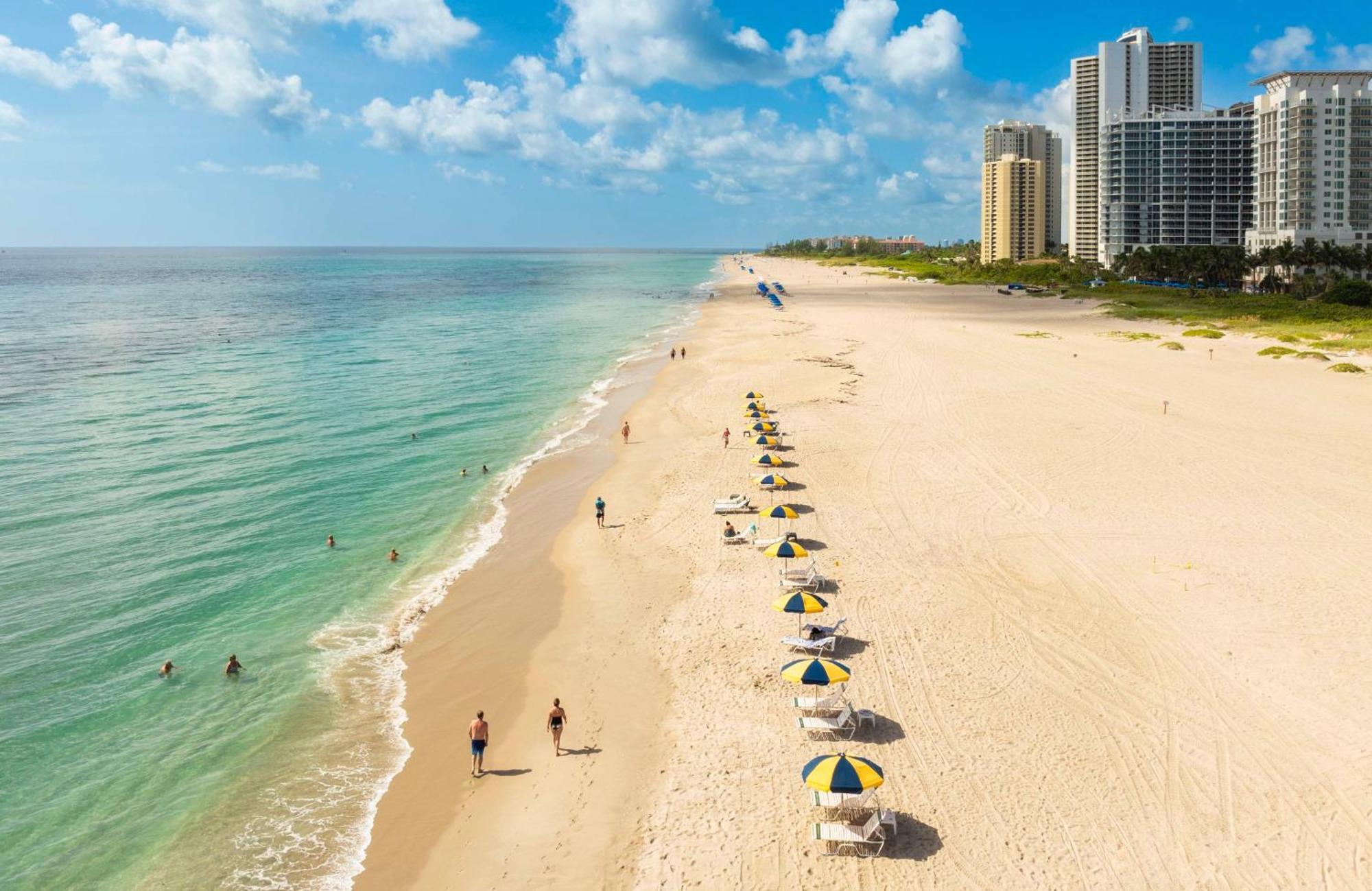 The Singer Oceanfront Resort, Curio Collection By Hilton Riviera Beach Exteriér fotografie