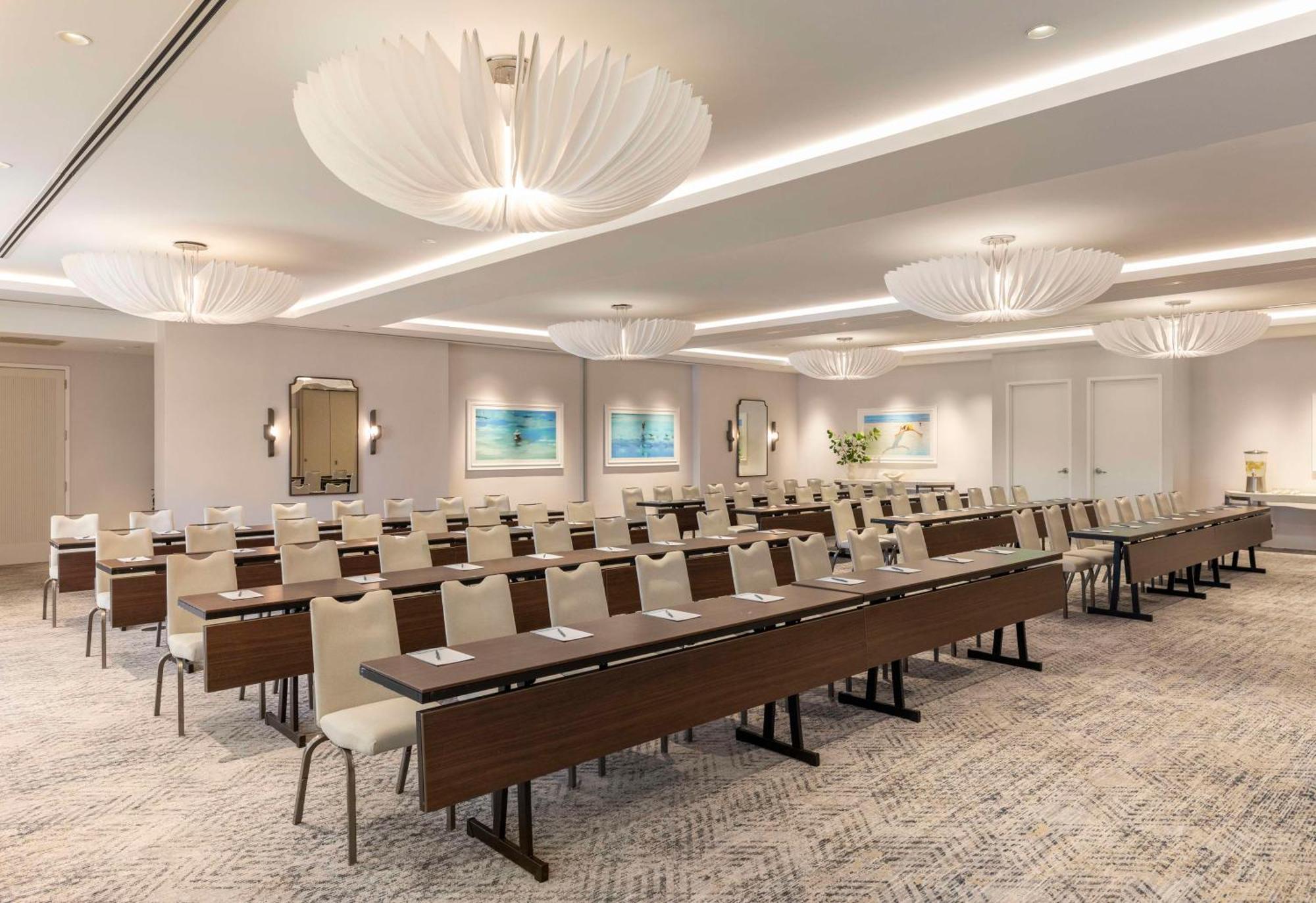 The Singer Oceanfront Resort, Curio Collection By Hilton Riviera Beach Exteriér fotografie