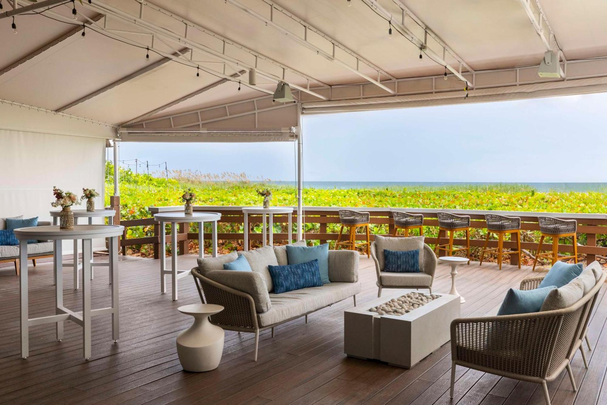 The Singer Oceanfront Resort, Curio Collection By Hilton Riviera Beach Exteriér fotografie