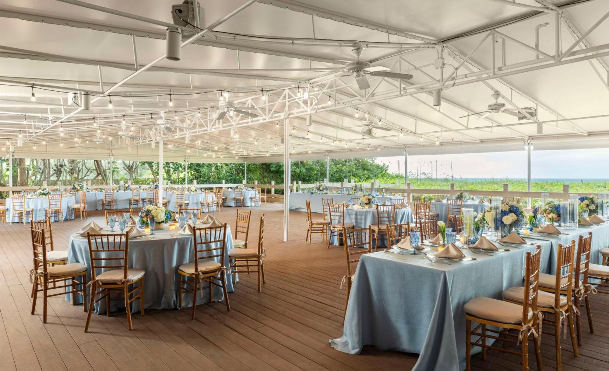 The Singer Oceanfront Resort, Curio Collection By Hilton Riviera Beach Exteriér fotografie