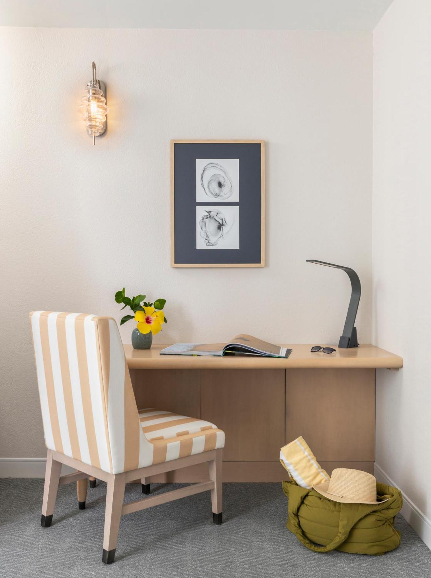 The Singer Oceanfront Resort, Curio Collection By Hilton Riviera Beach Exteriér fotografie