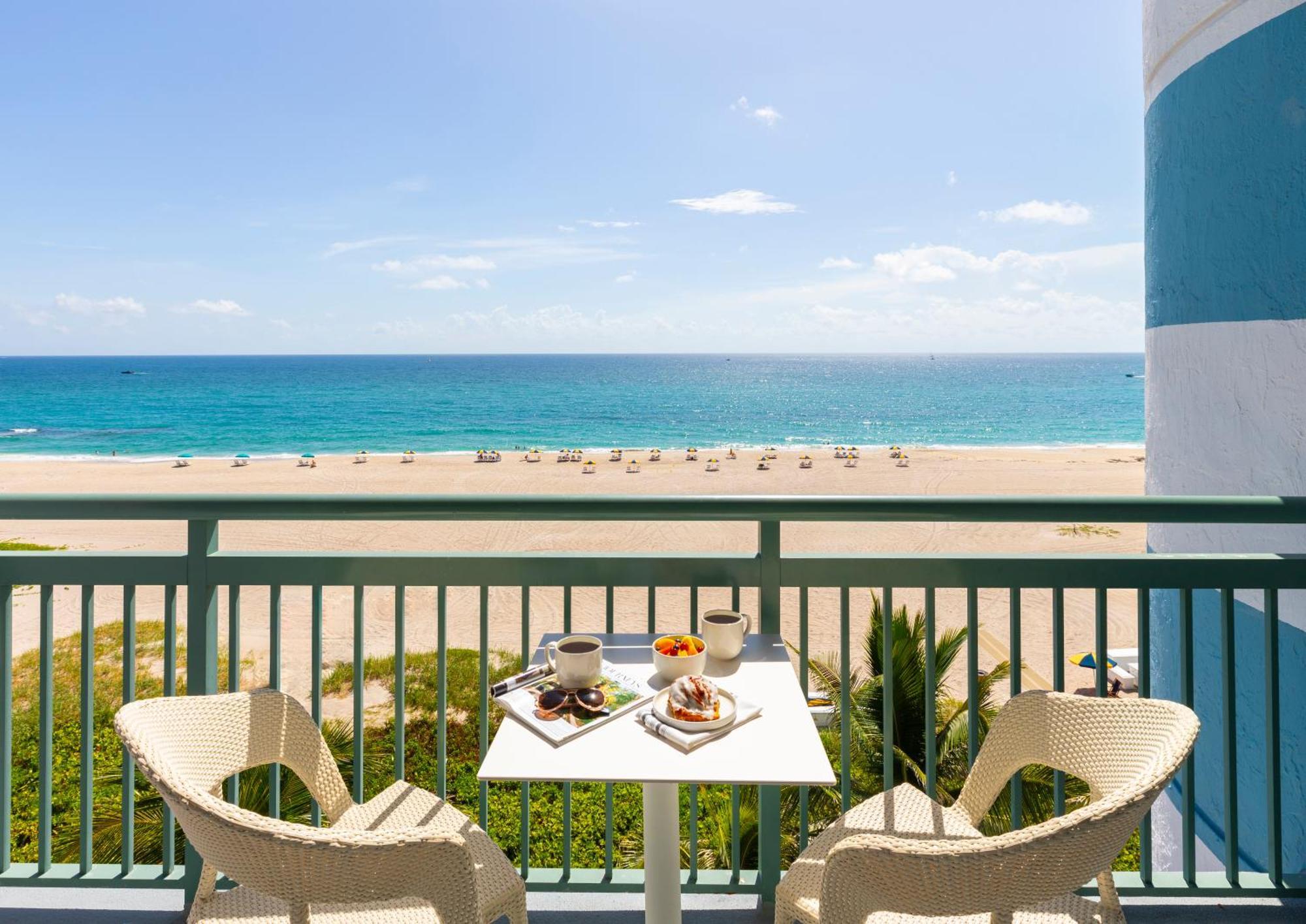 The Singer Oceanfront Resort, Curio Collection By Hilton Riviera Beach Exteriér fotografie